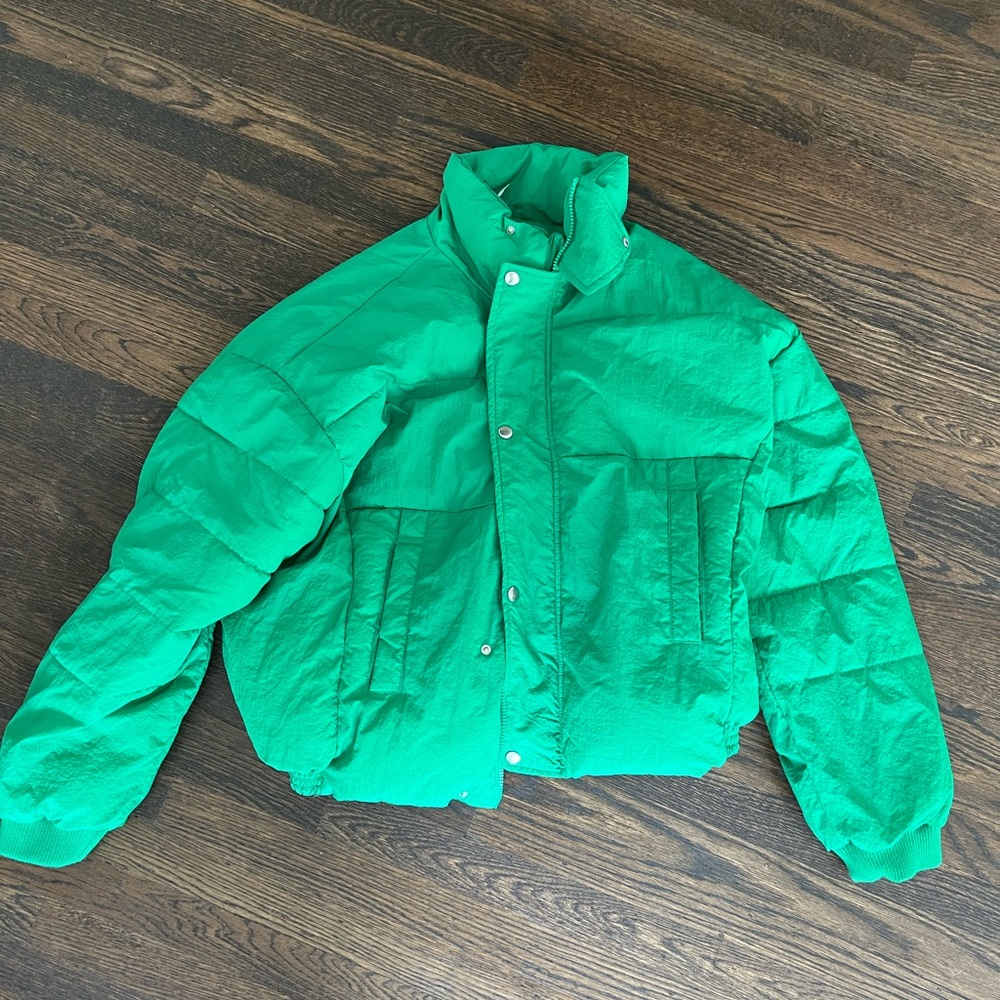 Green puffer jacket in excellent condition —warm and wearable!